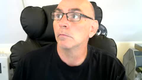 Snapshot of helikev26 chatting on 06-08-26, 08:48 helikev26 online show from 06-08-26, 08:48