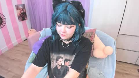 Laura online show from 11-14-25, 04:11