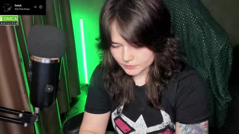 Snapshot of hell_hotline chatting on 05-04-26, 07:10 Red online show from 05-04-26, 07:10