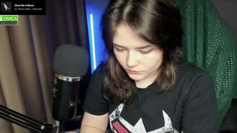 Snapshot of hell_hotline chatting on 05-28-26, 06:38 Red online show from 05-28-26, 06:38