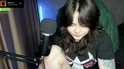 Snapshot of hell_hotline chatting on 05-30-26, 06:49 Red online show from 05-30-26, 06:49