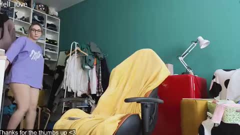 Snapshot of hell_l0ve chatting on 03-10-25, 08:04 Anastasiia online show from 03-10-25, 08:04