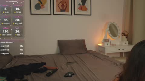 Snapshot of hell_lo chatting on 02-22-25, 08:53 Lorette Lory online show from 02-22-25, 08:53