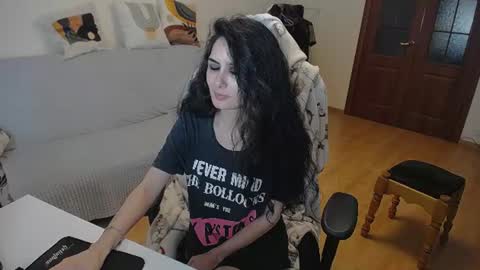 Snapshot of hella_helen chatting on 06-23-26, 05:11 Helen online show from 06-23-26, 05:11