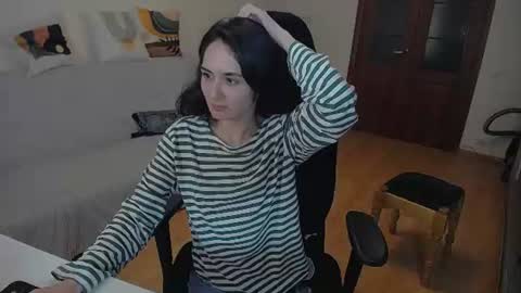 Snapshot of hella_helen chatting on 06-24-26, 06:40 Helen online show from 06-24-26, 06:40