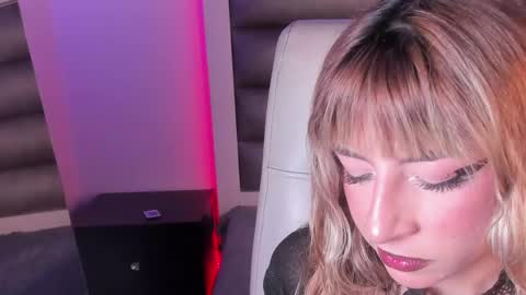 hellen__smith_ online show from 05-30-26, 10:07