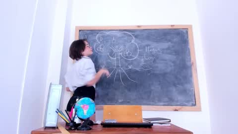 Snapshot of hellen_coy chatting on 12-07-24, 11:18 Julieta online show from 12-07-24, 11:18