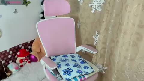 Snapshot of hellen_garcia chatting on 06-14-26, 01:03 Hellen online show from 06-14-26, 01:03