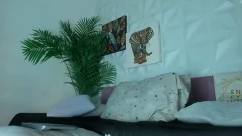 Snapshot of hellen_sky_ chatting on 06-22-26, 07:00 hellen online show from 06-22-26, 07:00