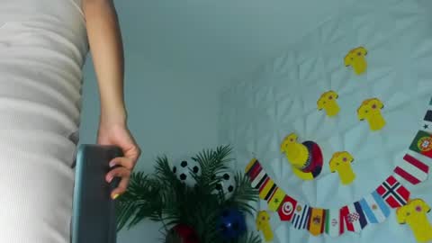 Snapshot of hellen_sky_ chatting on 06-24-26, 06:29 hellen online show from 06-24-26, 06:29