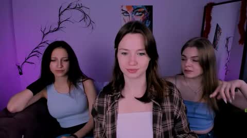 Helli online show from 11-22-25, 08:19