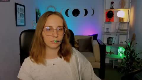 Snapshot of helli_belli chatting on 06-20-26, 07:05 Helli online show from 06-20-26, 07:05
