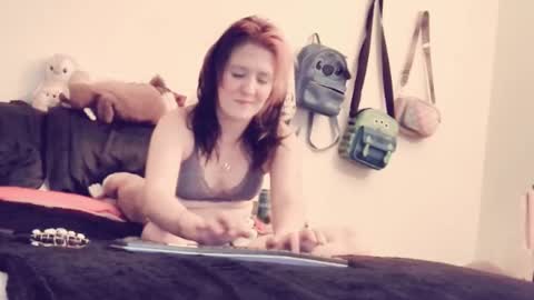 Snapshot of hellienadesroser chatting on 09-27-25, 02:16 HellienaDesroser online show from 09-27-25, 02:16