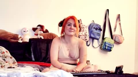 Snapshot of hellienadesroser chatting on 09-28-25, 03:34 HellienaDesroser online show from 09-28-25, 03:34