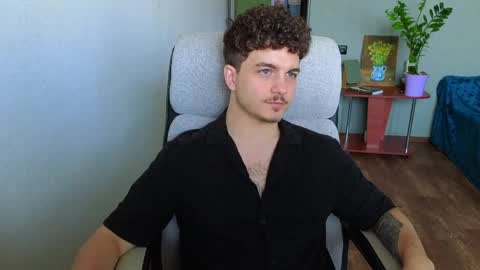 Snapshot of hellish_sugar chatting on 06-05-26, 06:52 Remy online show from 06-05-26, 06:52