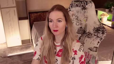 Snapshot of hello_lisha chatting on 07-09-26, 08:18 Alisia Monday to Friday from 10 am to 4 pm GMT 2 online show from 07-09-26, 08:18