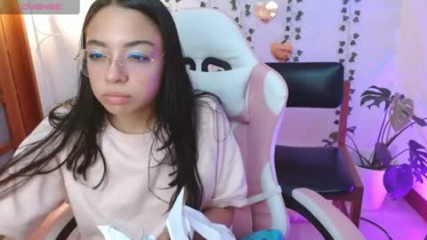 Snapshot of hellokitty_valery1 chatting on 07-06-26, 01:35 hellokitty_valery1 online show from 07-06-26, 01:35