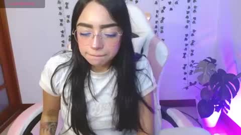 Snapshot of hellokitty_valery1 chatting on 07-10-26, 02:38 hellokitty_valery1 online show from 07-10-26, 02:38