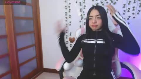 Snapshot of hellokitty_valery1 chatting on 07-12-26, 06:04 hellokitty_valery1 online show from 07-12-26, 06:04