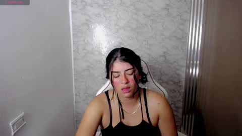 Snapshot of helloo_kityy25 chatting on 03-19-26, 02:26 helloo_kityy25 online show from 03-19-26, 02:26