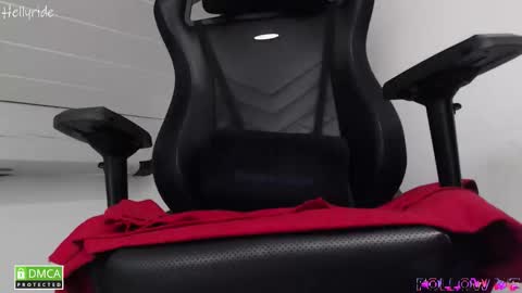 Snapshot of hellyride chatting on 09-26-25, 12:20 hellyride online show from 09-26-25, 12:20