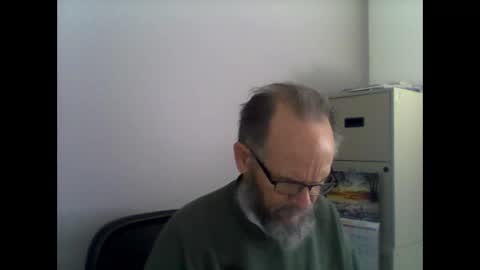Snapshot of helopilot01 chatting on 01-11-25, 04:03 helopilot01 online show from 01-11-25, 04:03