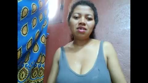 Snapshot of henitsaldy chatting on 10-05-25, 05:50 henitsaldy online show from 10-05-25, 05:50