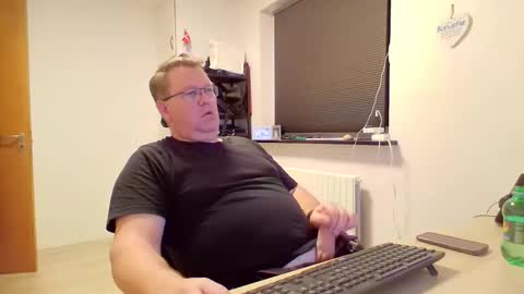 henrikrp1971 online show from 12-28-24, 05:46