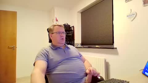 henrikrp1971 online show from 02-02-25, 08:19