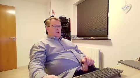 henrikrp1971 online show from 02-04-25, 10:13