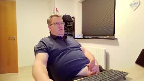 henrikrp1971 online show from 02-08-25, 05:29