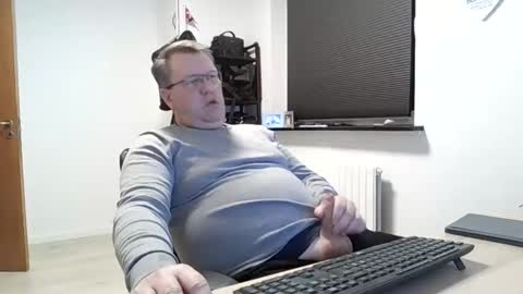 henrikrp1971 online show from 02-12-25, 09:33