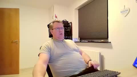 henrikrp1971 online show from 02-16-25, 05:37