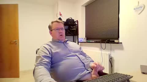 henrikrp1971 online show from 02-25-25, 07:03