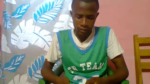 Snapshot of henriotflavien20 chatting on 02-18-25, 04:37 Adrian Honey online show from 02-18-25, 04:37