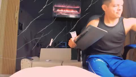 henrydouglas online show from 04-21-26, 05:03