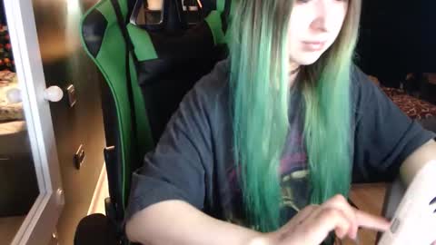 Snapshot of hentaishiing chatting on 10-15-25, 04:18 Hentaishiing online show from 10-15-25, 04:18