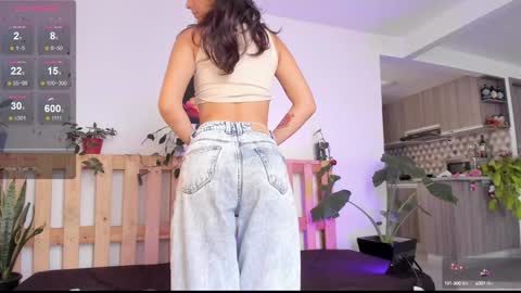 Hello I am Valentina independent Colombian model I love sensuality and pleasure welcome online show from 12-23-24, 05:43