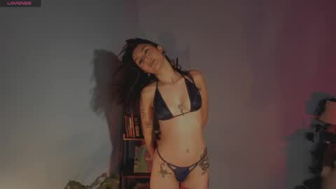 Hello I am Valentina independent Colombian model I love sensuality and pleasure welcome online show from 04-19-26, 11:40
