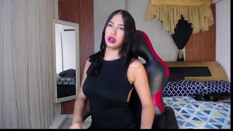 Snapshot of hera_divine chatting on 02-14-26, 09:33 HERA online show from 02-14-26, 09:33