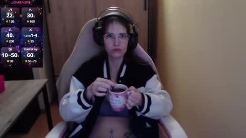 Snapshot of heraluna_ chatting on 12-14-24, 09:45 HeraLuna online show from 12-14-24, 09:45