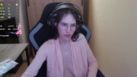 Snapshot of heraluna_ chatting on 01-20-25, 11:10 HeraLuna online show from 01-20-25, 11:10