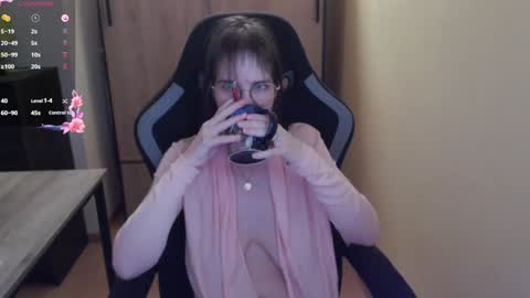 Snapshot of heraluna_ chatting on 01-26-25, 10:35 HeraLuna online show from 01-26-25, 10:35