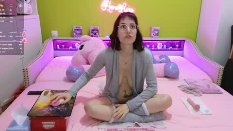 Snapshot of heraluna_ chatting on 02-26-25, 02:04 HeraLuna online show from 02-26-25, 02:04