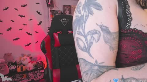 Snapshot of herinfernalmajesty chatting on 01-08-25, 01:11  Marie  online show from 01-08-25, 01:11