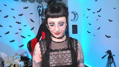 Snapshot of herinfernalmajesty chatting on 02-22-25, 01:11  Marie  online show from 02-22-25, 01:11