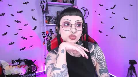 Snapshot of herinfernalmajesty chatting on 09-09-25, 02:33  Marie  online show from 09-09-25, 02:33