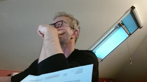 hering76 online show from 12-17-25, 07:47