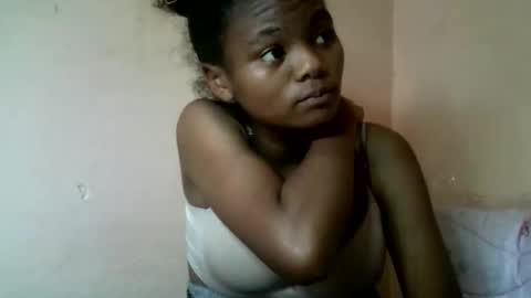 Snapshot of herisse01 chatting on 05-27-26, 05:15 herisse01 online show from 05-27-26, 05:15