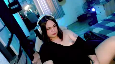 Snapshot of hermaphrodite199x chatting on 05-04-26, 11:45 hermaphrodite199x online show from 05-04-26, 11:45